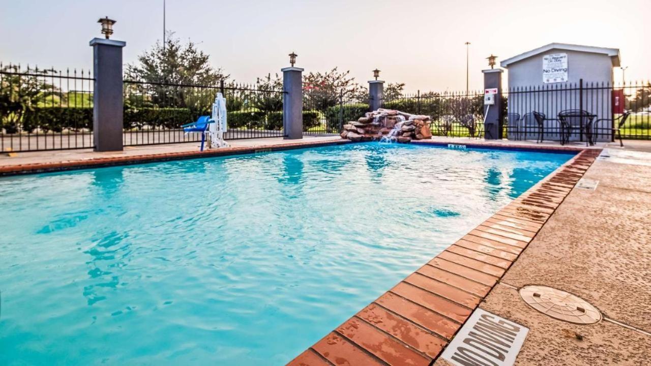 Baymont By Wyndham Laredo Hotel Kültér fotó