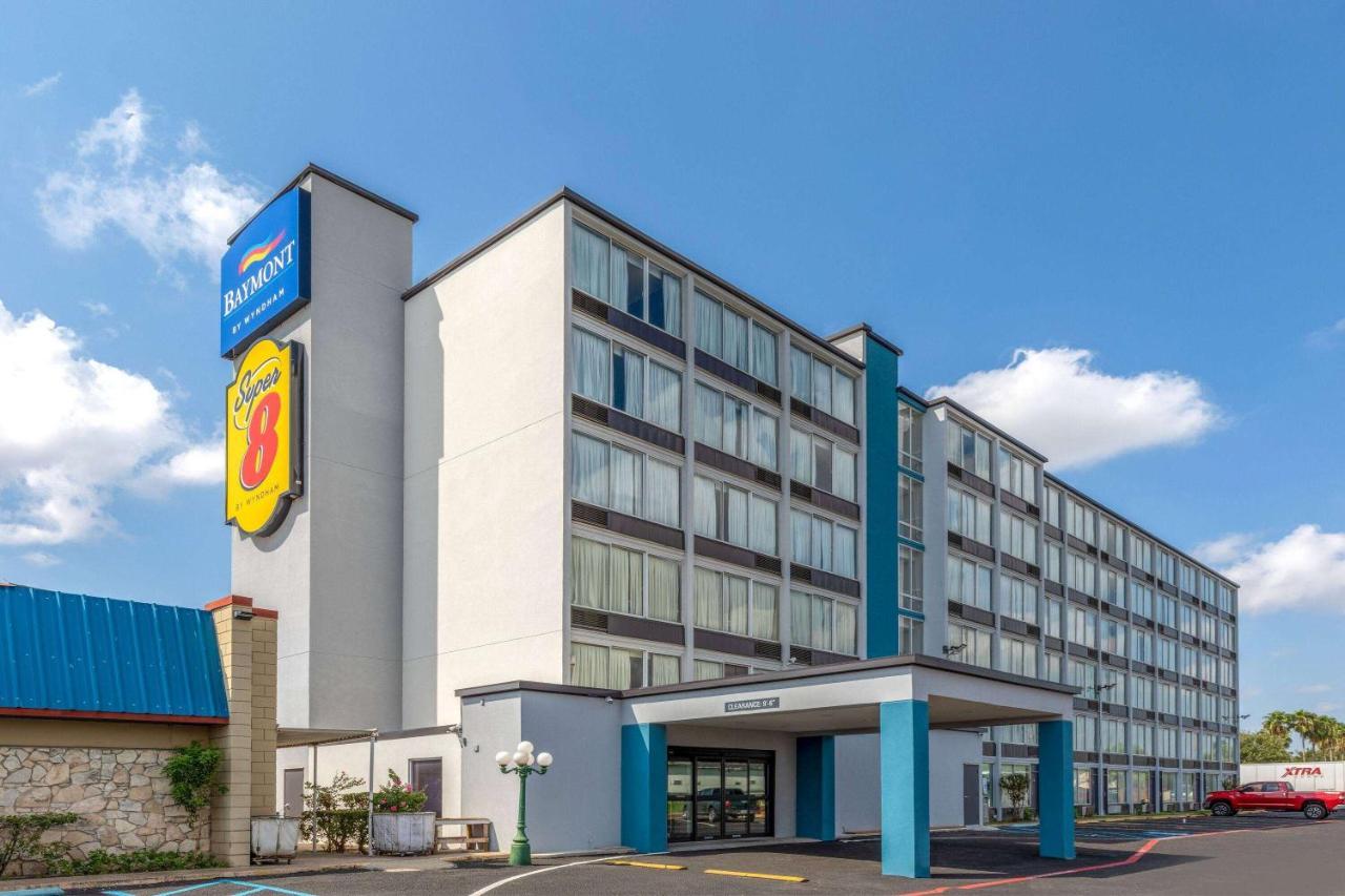 Baymont By Wyndham Laredo Hotel Kültér fotó
