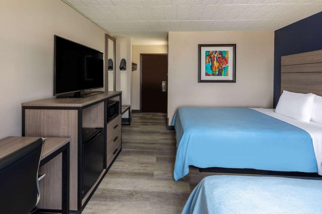 Baymont By Wyndham Laredo Hotel Kültér fotó
