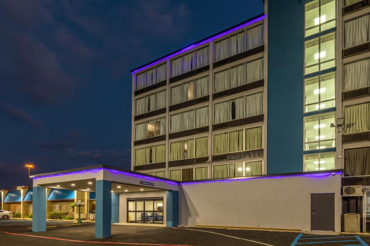 Baymont By Wyndham Laredo Hotel Kültér fotó