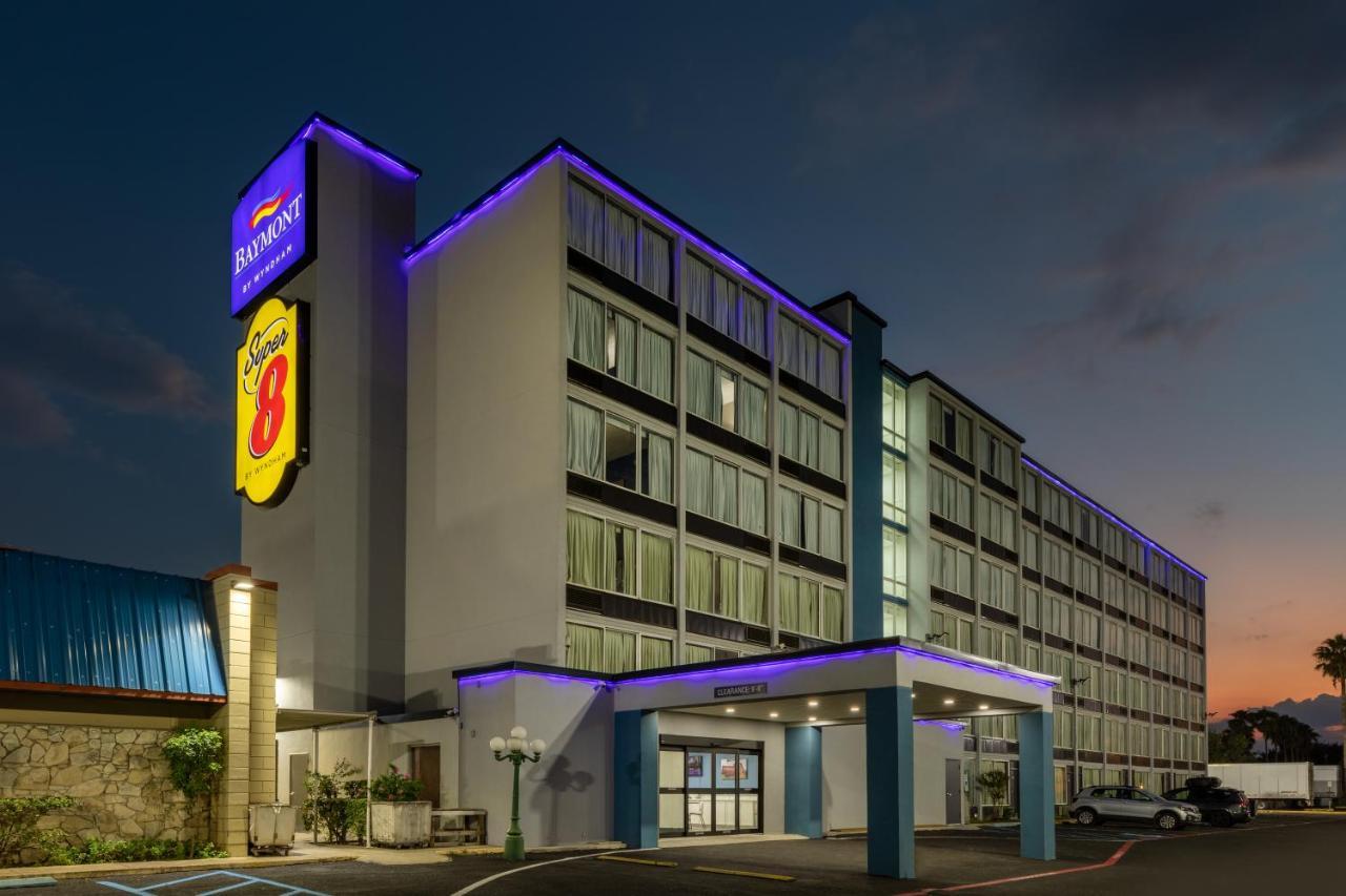 Baymont By Wyndham Laredo Hotel Kültér fotó
