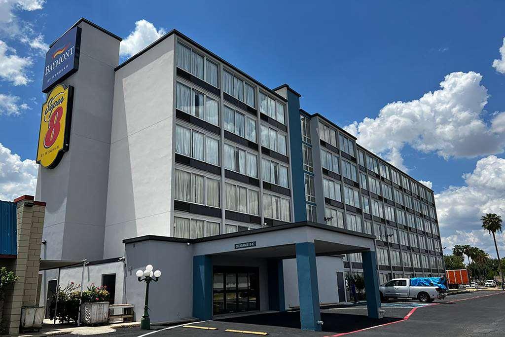 Baymont By Wyndham Laredo Hotel Kültér fotó